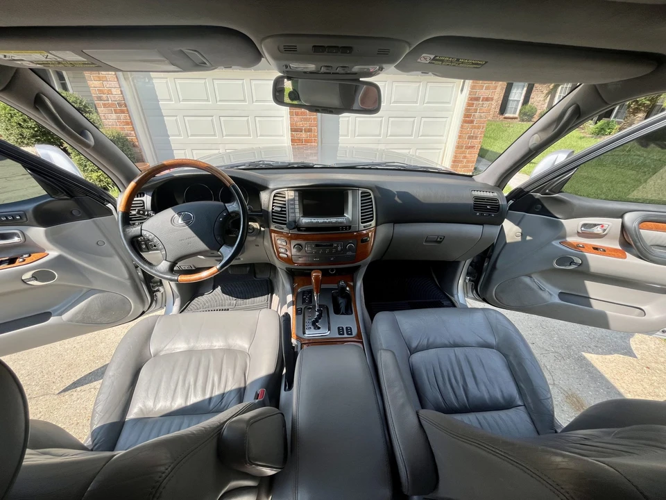 2006 Lexus LX 2nd Gen - Image 27 of 31