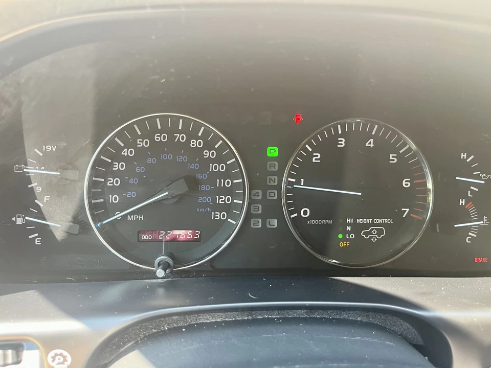 2006 Lexus LX 2nd Gen - Image 29 of 31