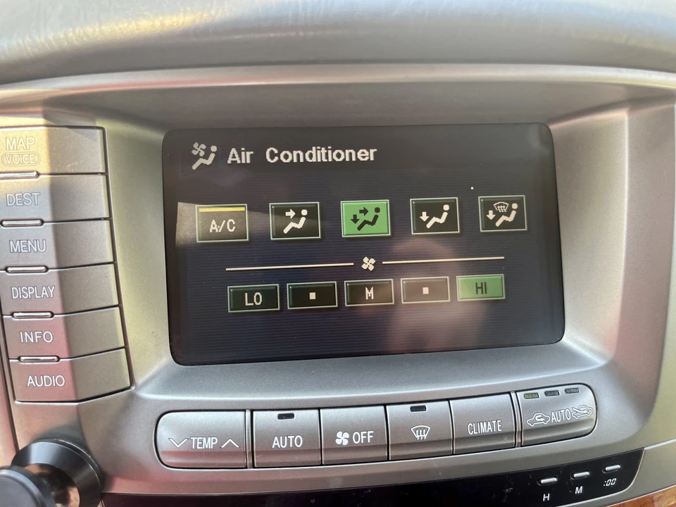 2006 Lexus LX 2nd Gen - Image 31 of 31