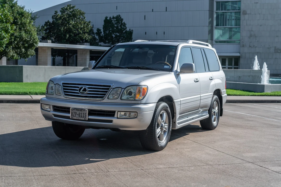 2006 Lexus LX 2nd Gen - Image 2 of 31