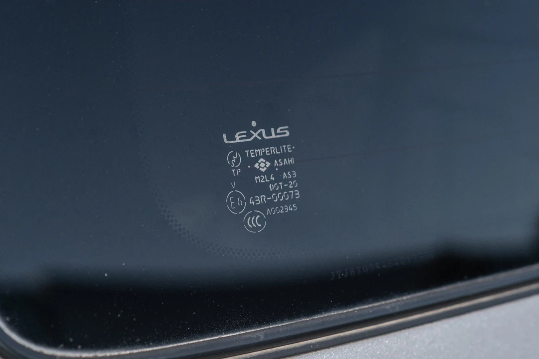 2006 Lexus LX 2nd Gen - Image 27 of 31