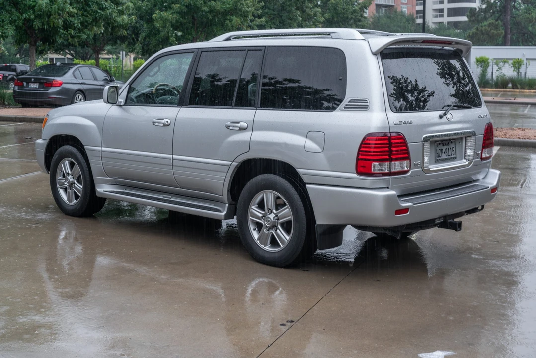 2006 Lexus LX 2nd Gen - Image 4 of 31