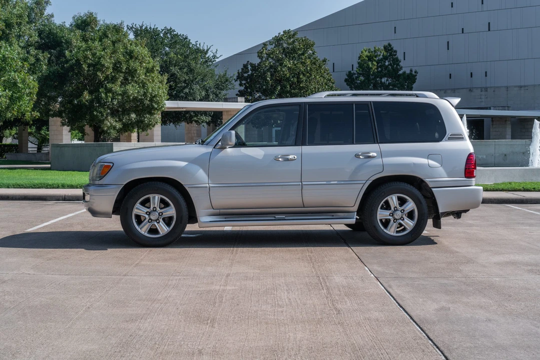 2006 Lexus LX 2nd Gen - Image 3 of 31
