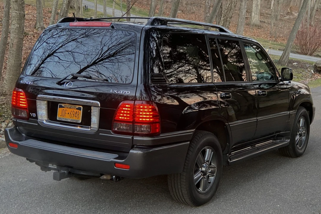2006 Lexus LX 2nd Gen - Image 11 of 31