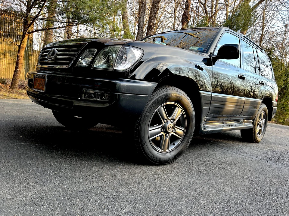 2006 Lexus LX 2nd Gen - Image 3 of 31