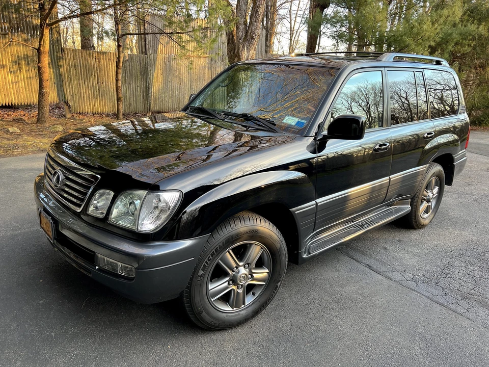 2006 Lexus LX 2nd Gen - Image 2 of 31