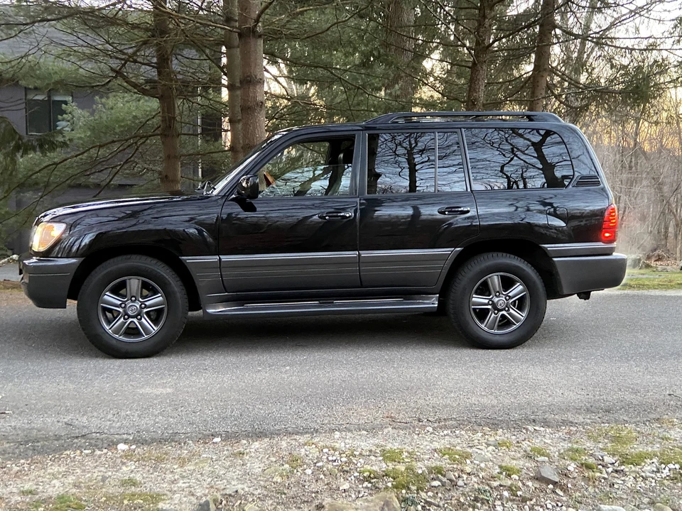 2006 Lexus LX 2nd Gen - Image 9 of 31