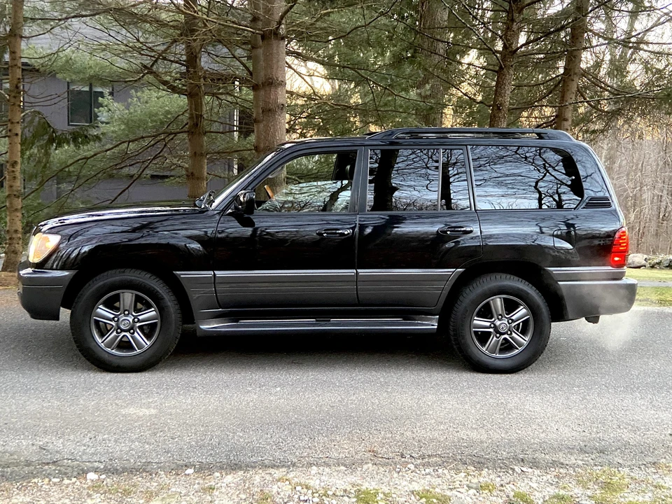 2006 Lexus LX 2nd Gen - Image 10 of 31