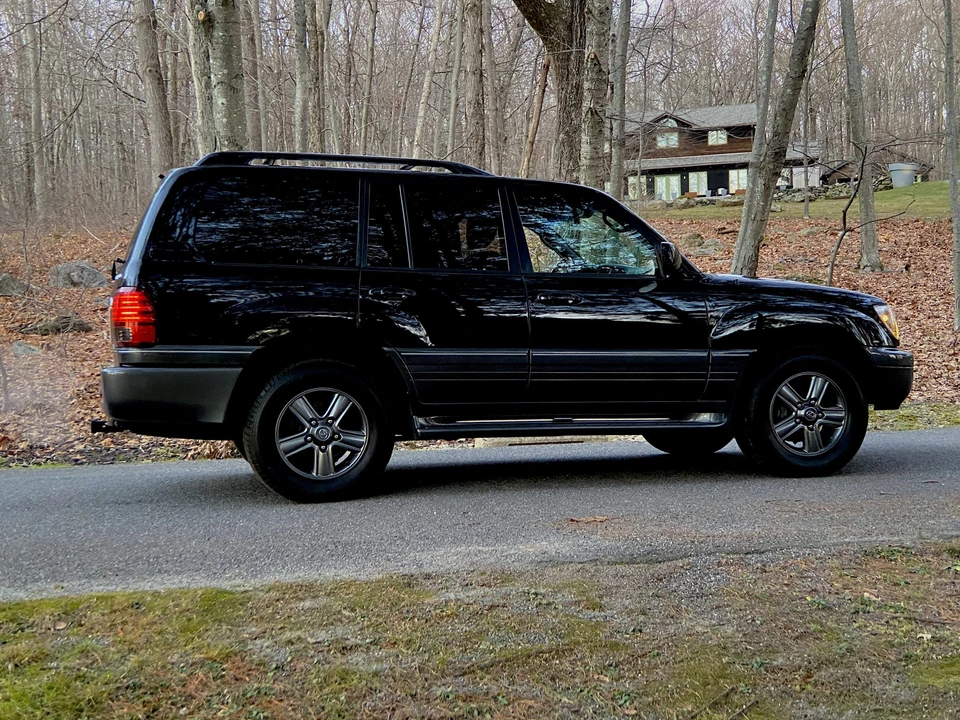 2006 Lexus LX 2nd Gen - Image 12 of 31