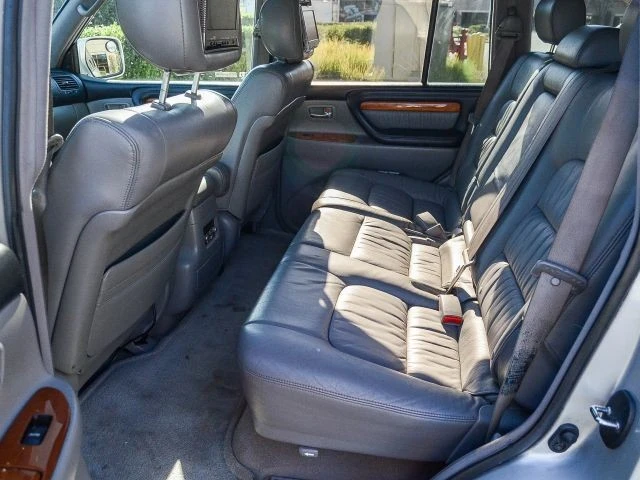 2006 Lexus LX 2nd Gen - Image 19 of 31