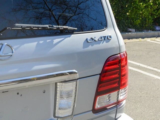 2006 Lexus LX 2nd Gen - Image 8 of 31