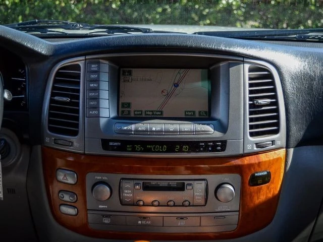 2006 Lexus LX 2nd Gen - Image 14 of 31