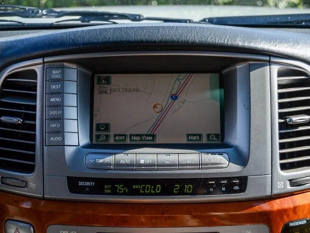 2006 Lexus LX 2nd Gen - Image 15 of 31