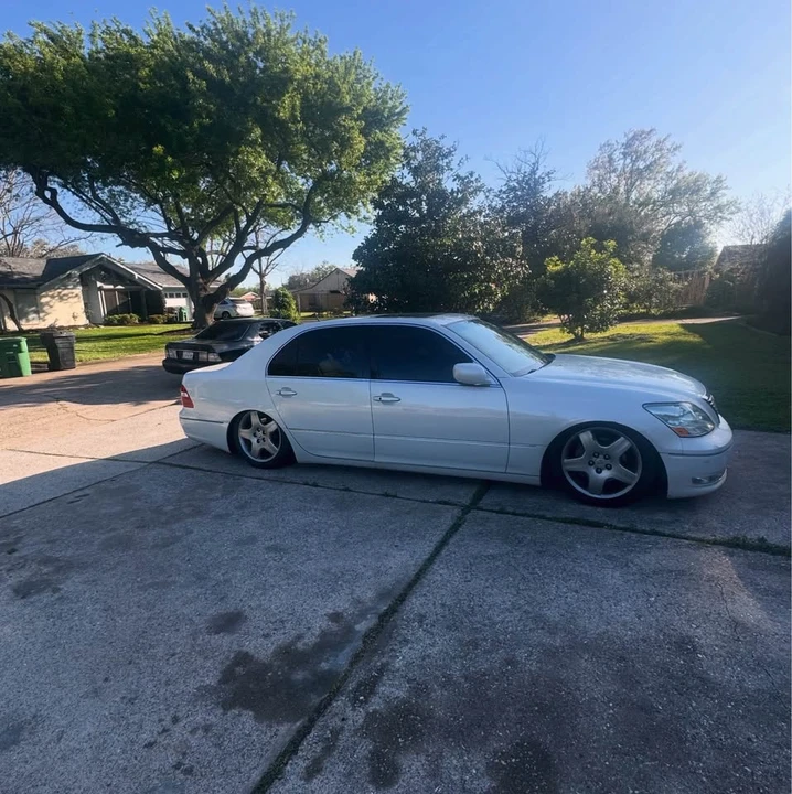 2006 Lexus LS 3rd Gen - Image 2 of 7