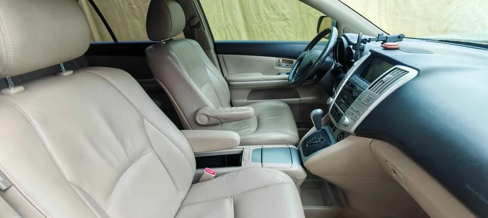 2006 Lexus RX 2nd Gen - Image 7 of 10