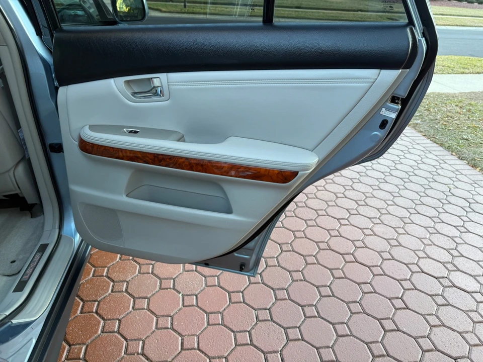 2006 Lexus RX 2nd Gen - Image 16 of 21
