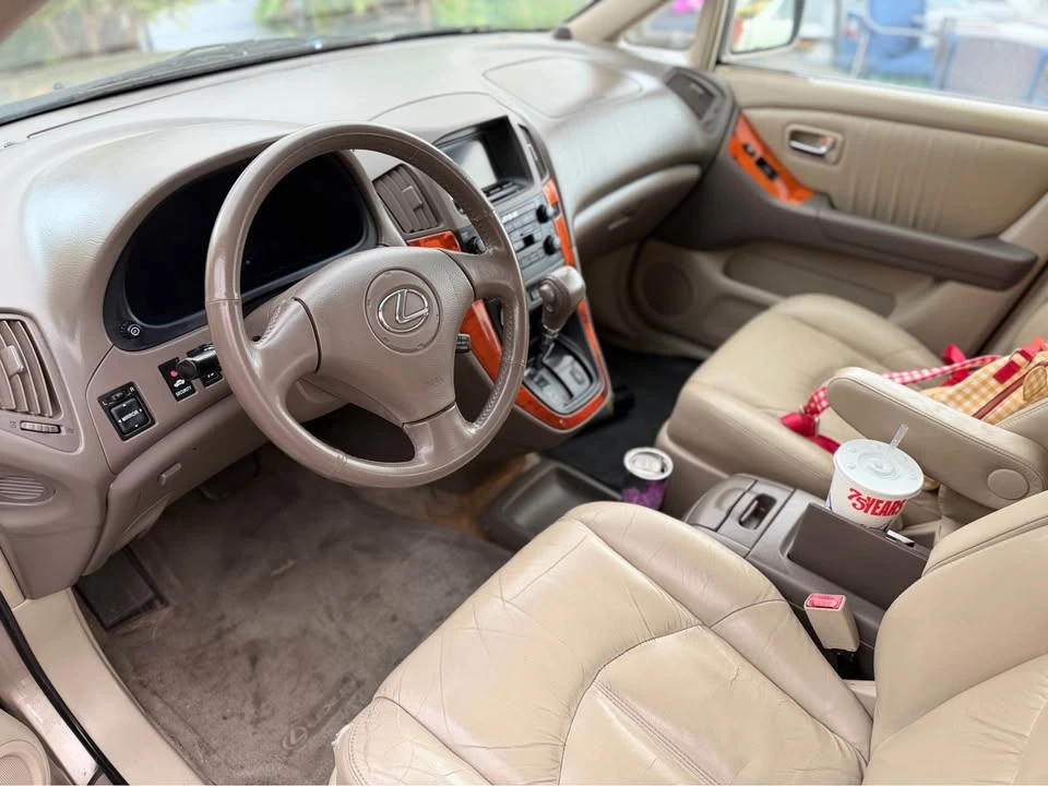2006 Lexus RX 2nd Gen - Image 6 of 12