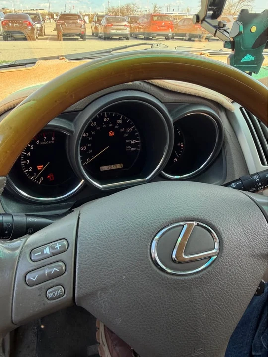 2006 Lexus RX 2nd Gen - Image 11 of 11