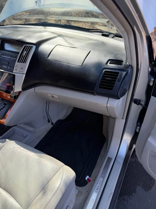 2006 Lexus RX 2nd Gen - Image 13 of 20