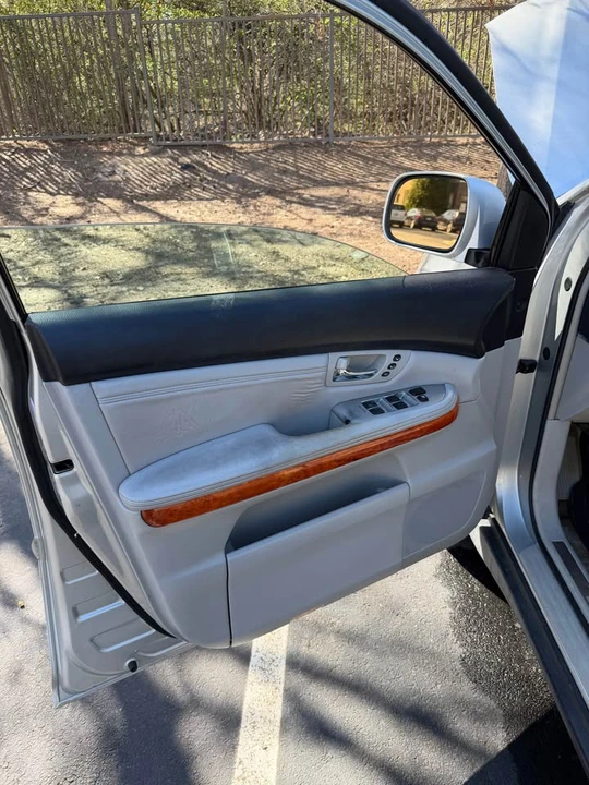 2006 Lexus RX 2nd Gen - Image 8 of 20
