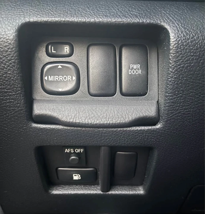 2006 Lexus RX 2nd Gen - Image 17 of 19