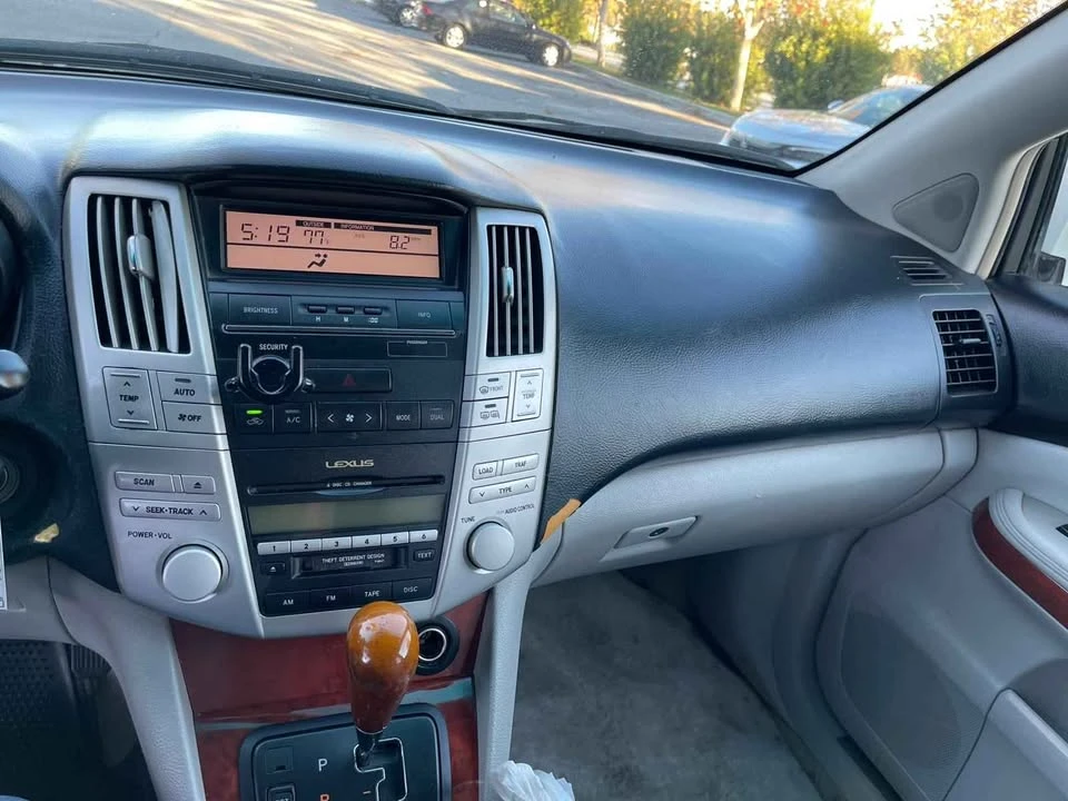 2006 Lexus RX 2nd Gen - Image 11 of 15
