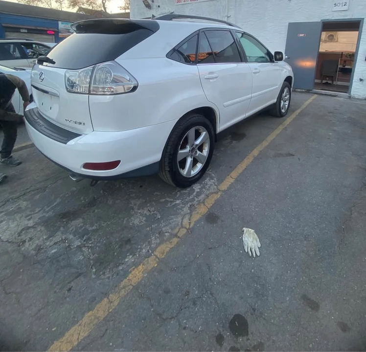 2006 Lexus RX 2nd Gen - Image 11 of 12