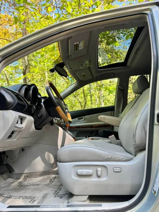 2006 Lexus RX 2nd Gen - Image 4 of 13