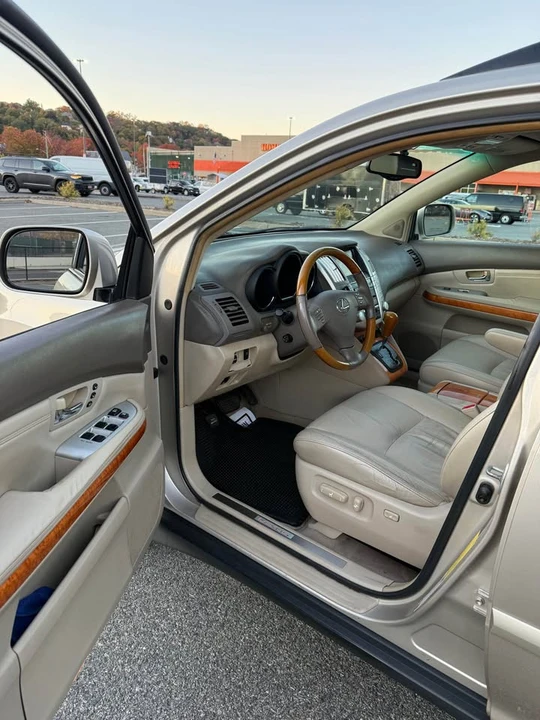 2006 Lexus RX 2nd Gen - Image 13 of 20