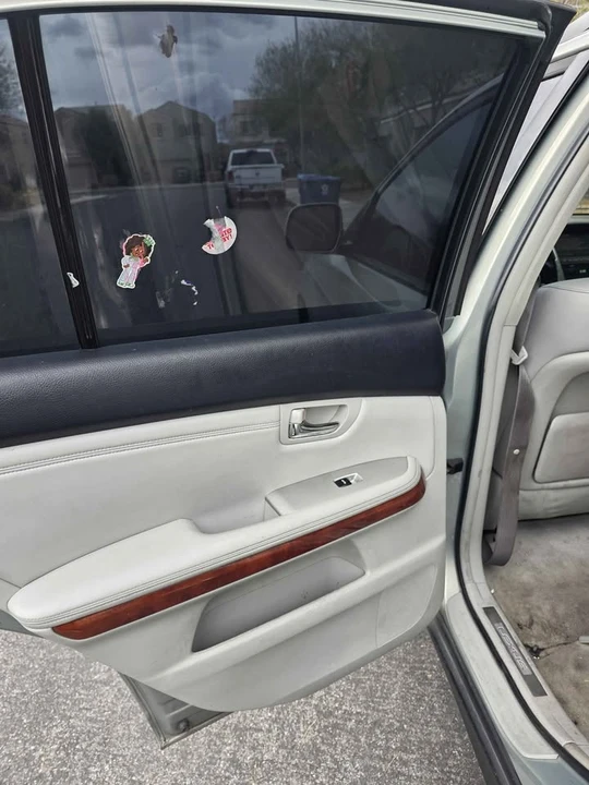 2006 Lexus RX 2nd Gen - Image 16 of 17