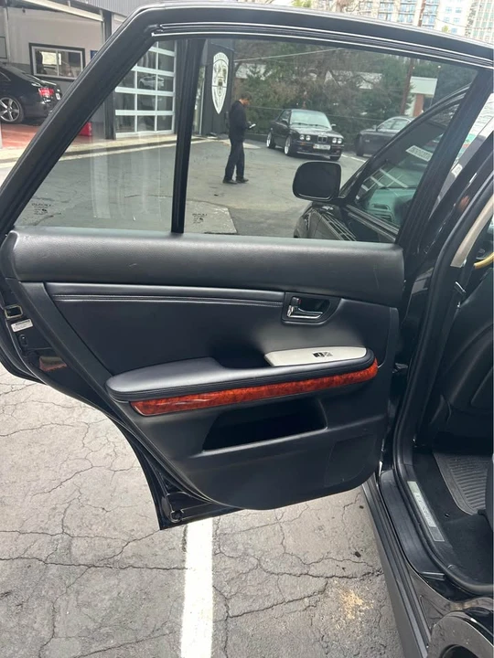 2006 Lexus RX 2nd Gen - Image 11 of 18
