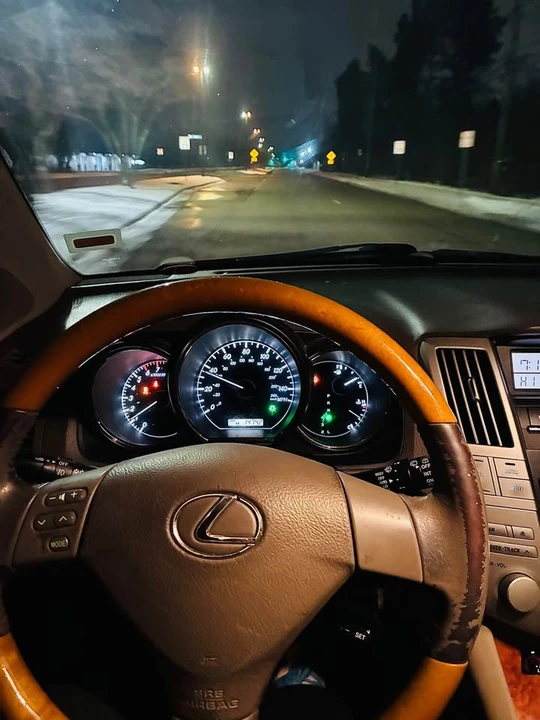 2006 Lexus RX 2nd Gen - Image 9 of 14