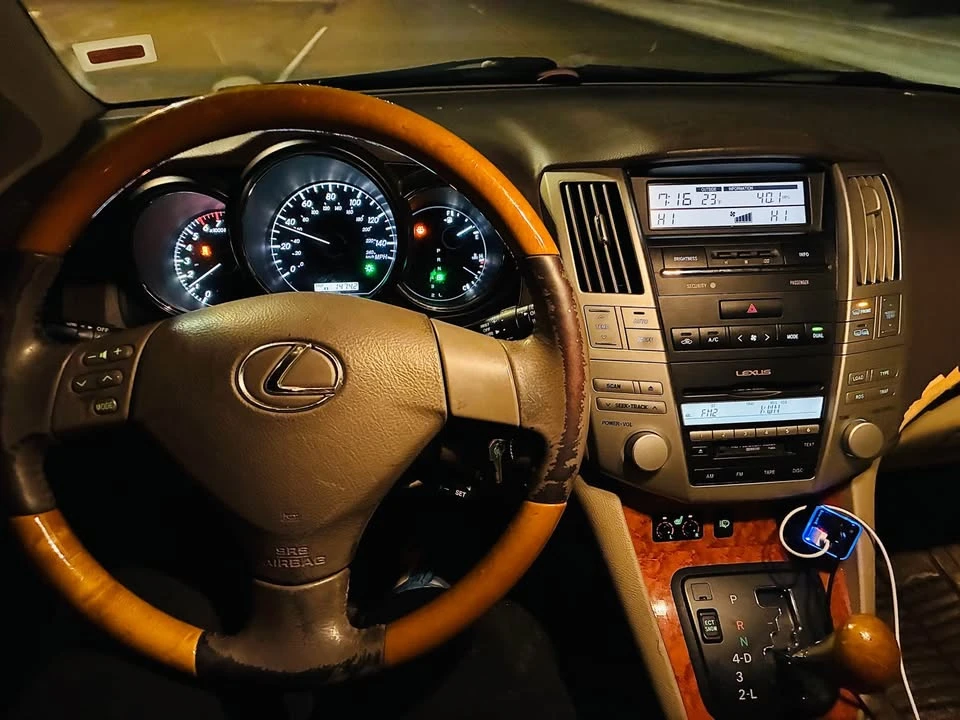2006 Lexus RX 2nd Gen - Image 11 of 14