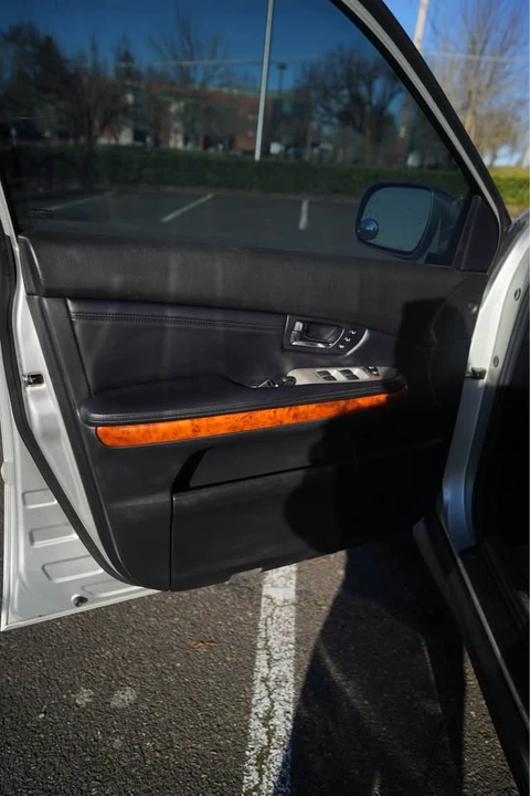 2006 Lexus RX 2nd Gen - Image 7 of 16