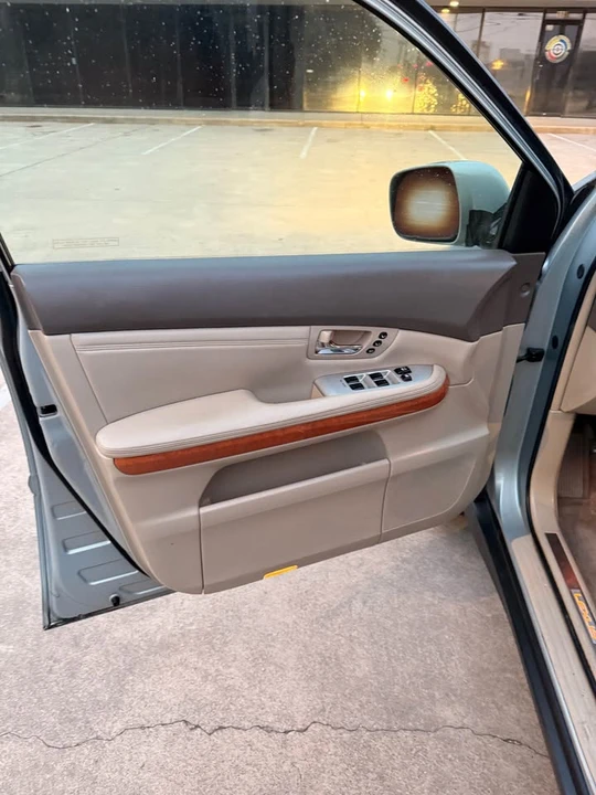 2006 Lexus RX 2nd Gen - Image 5 of 16