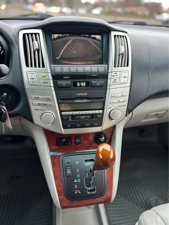 2006 Lexus RX 2nd Gen - Image 12 of 17