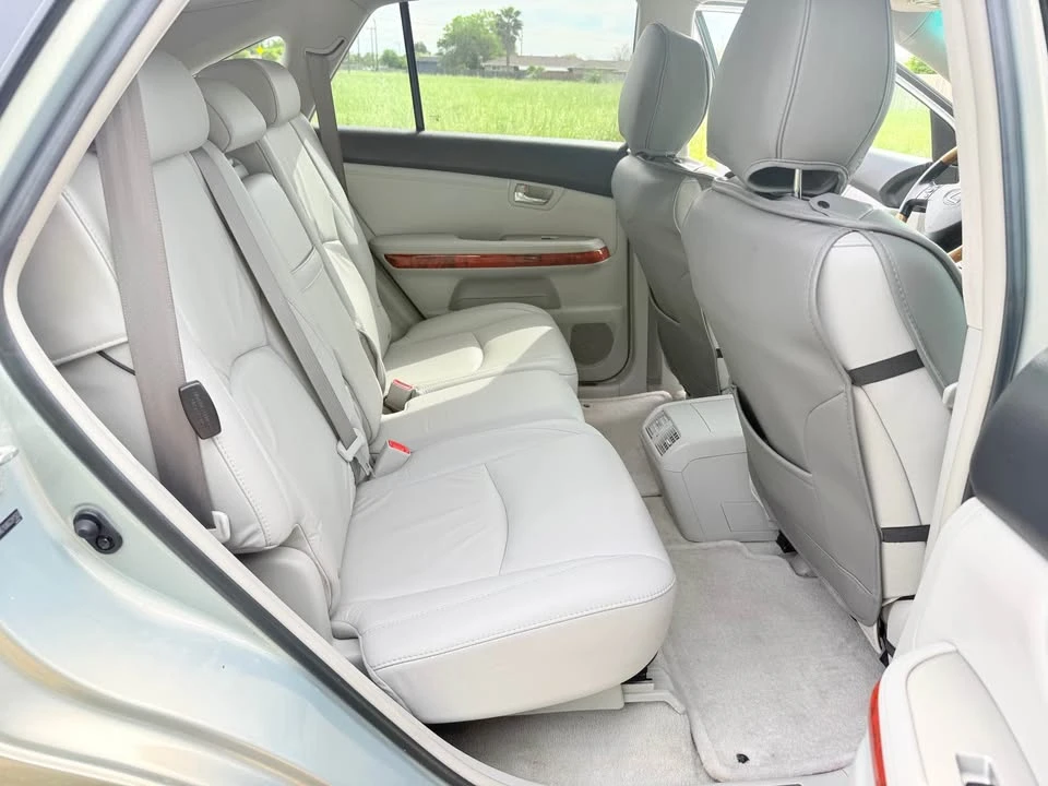 2006 Lexus RX 2nd Gen - Image 11 of 17