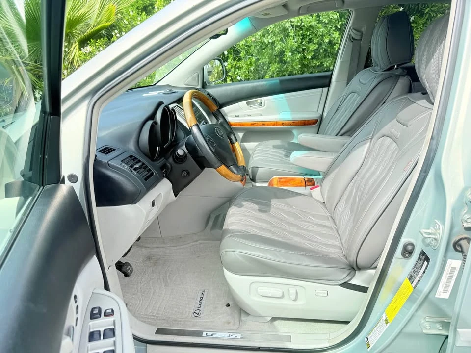 2006 Lexus RX 2nd Gen - Image 8 of 17