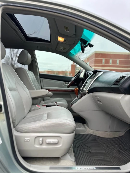 2006 Lexus RX 2nd Gen - Image 11 of 17