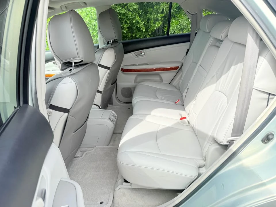 2006 Lexus RX 2nd Gen - Image 10 of 17