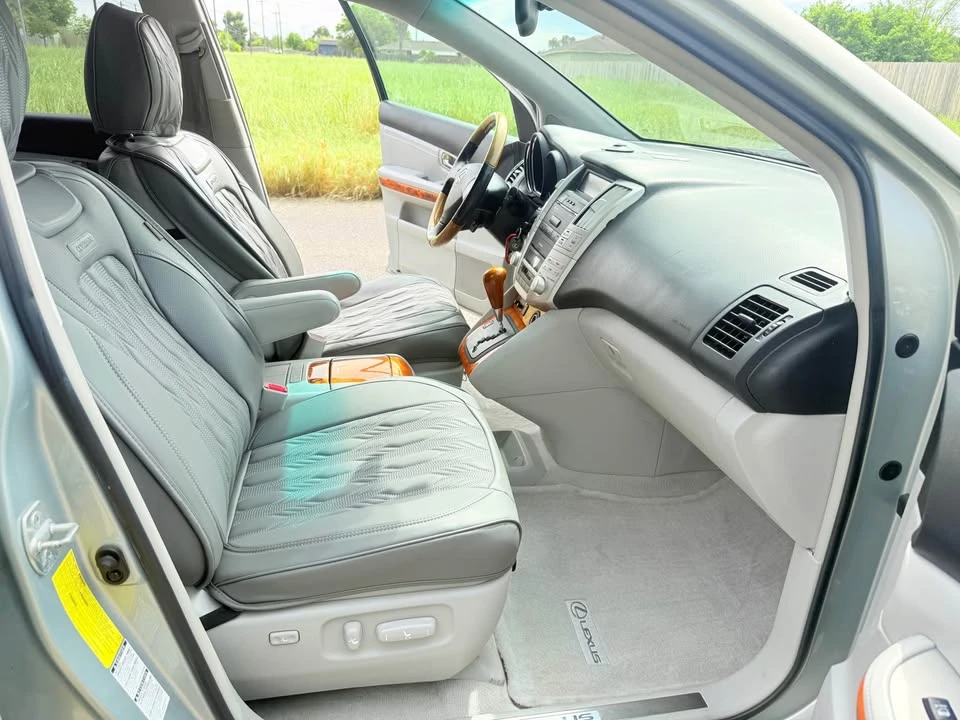 2006 Lexus RX 2nd Gen - Image 9 of 17