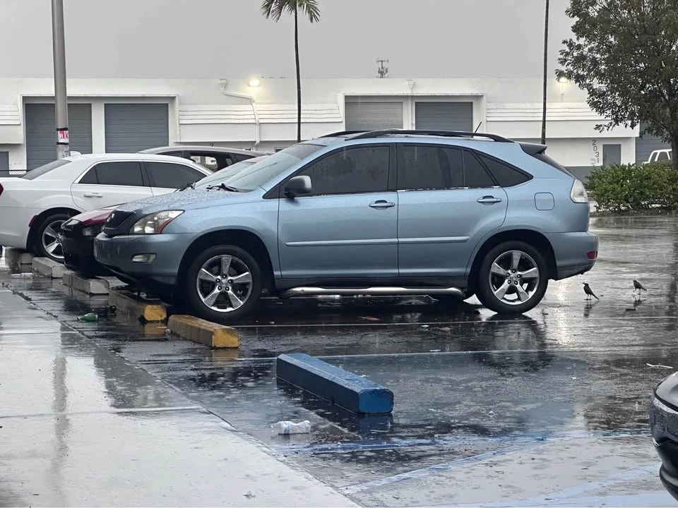 2006 Lexus RX 2nd Gen - Image 3 of 8