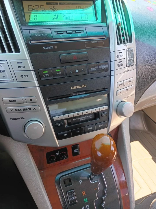2006 Lexus RX 2nd Gen - Image 3 of 11