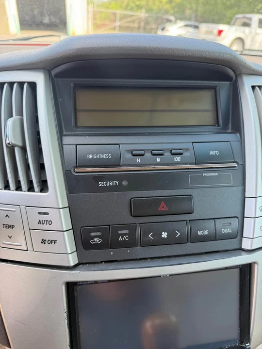 2006 Lexus RX 2nd Gen - Image 9 of 15
