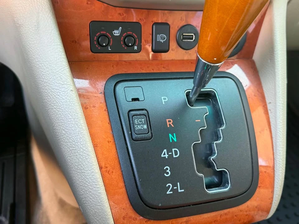 2006 Lexus RX 2nd Gen - Image 12 of 14