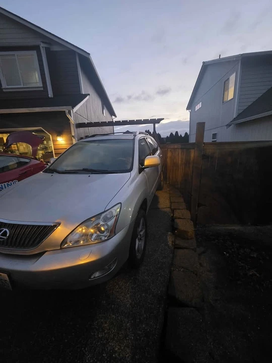 2006 Lexus RX 2nd Gen - Image 6 of 9