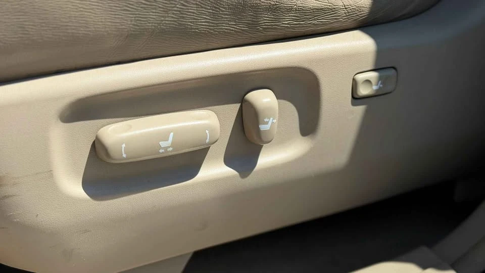 2006 Lexus RX 2nd Gen - Image 17 of 19