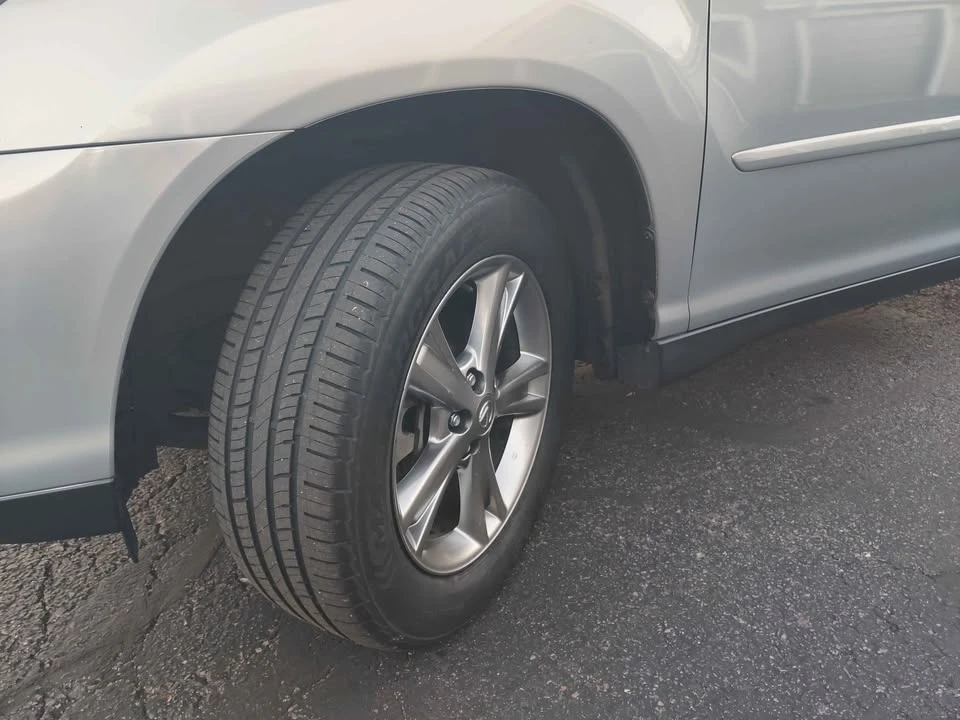 2006 Lexus RX 2nd Gen - Image 12 of 17