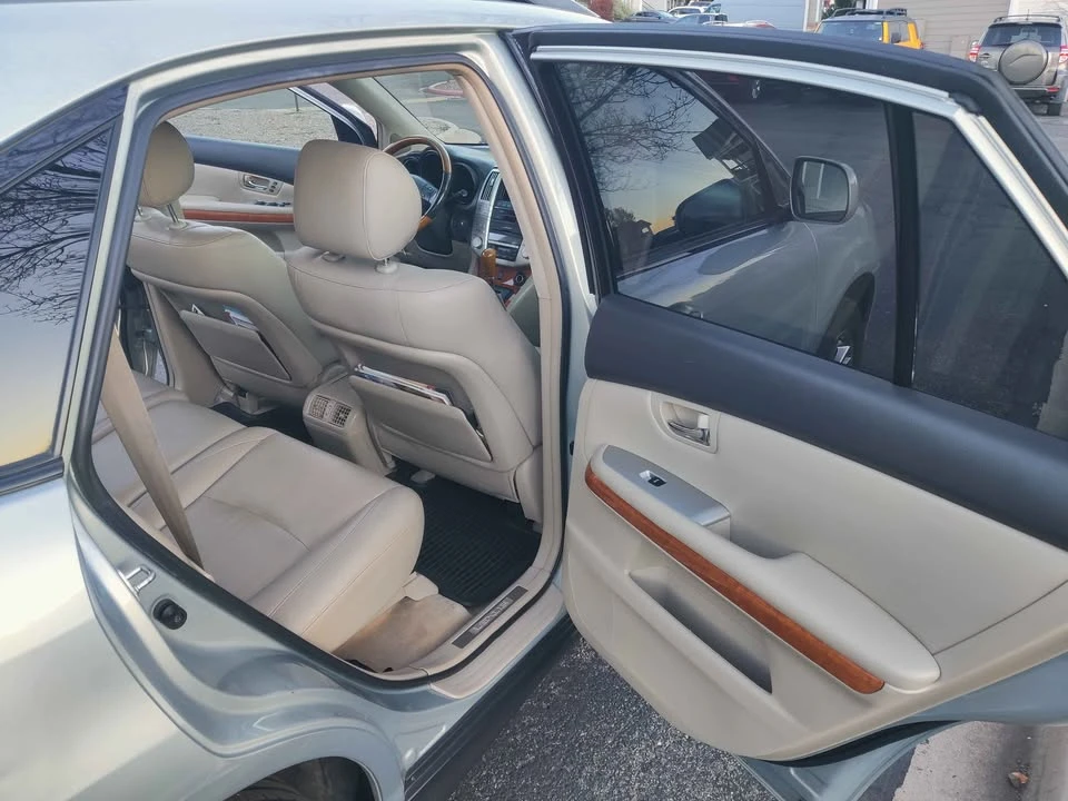 2006 Lexus RX 2nd Gen - Image 10 of 17
