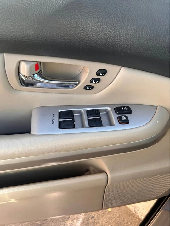2006 Lexus RX 2nd Gen - Image 12 of 16